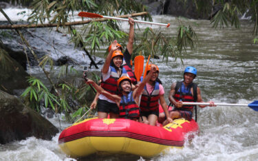 M.T BATUR SUNRISE JEEP AND AYUNG WHITE WATER RAFTING